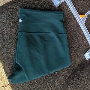 Wunder Unders Crop Dark Forest Green Size 4